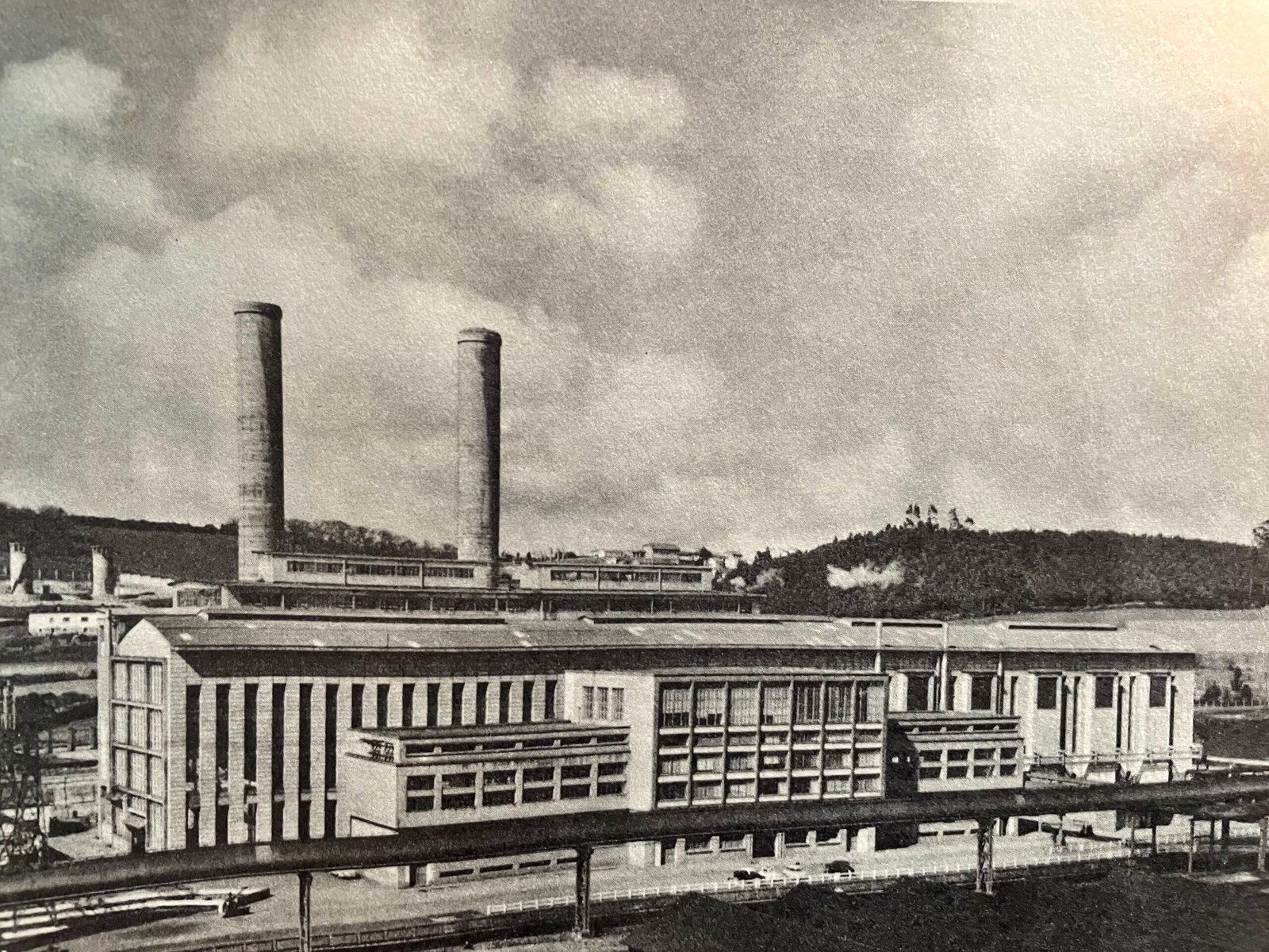 Fig. 8- Vista de la Central Térmica. Revista Ensidesa, 20 [Núm.], p.11.